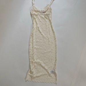 Edikted Dori Lace Midi dress xs